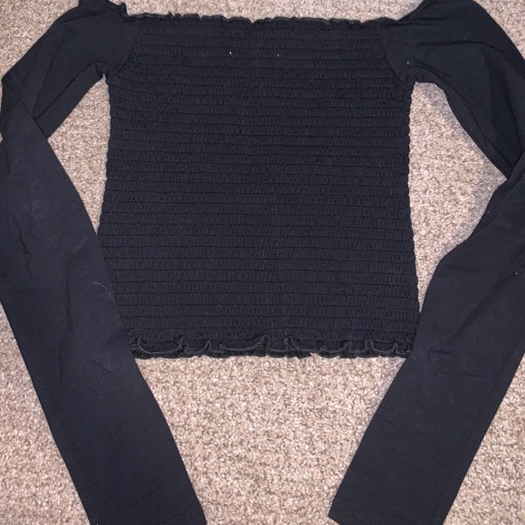 Black Off the Shoulder Hollister Top - Picture 2 of 3